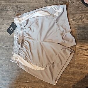 Under Armour Women's Colorblock Short Size Small Brand New With Tags